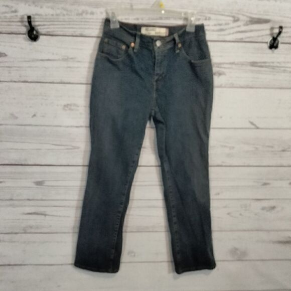 "Levi's" woman's jeans   - Picture 1 of 8